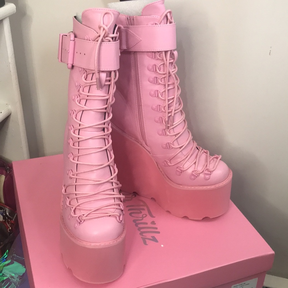 ✨🆕Dolls Kill x Sugar Thrillz Bubblegum Traitor Boots!BNIB!NEVER WORN!Size 8!🫧✨ - Picture 9 of 9